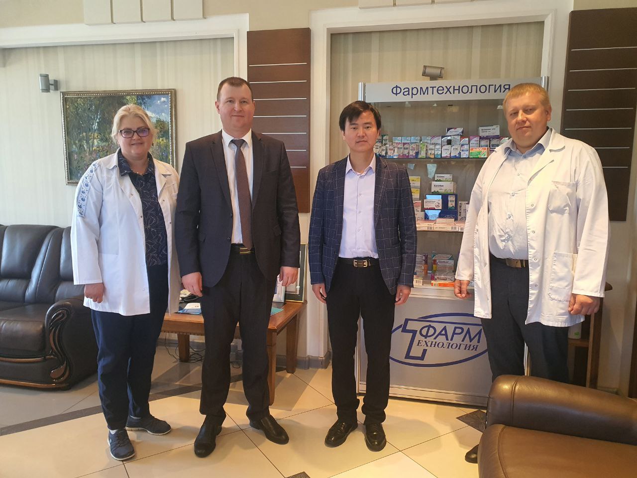 Посещение китайским партнером фармацевтических организаций